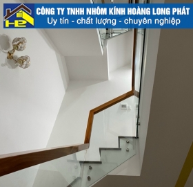 Lan Can Cầu Thang Kính Mẫu 1