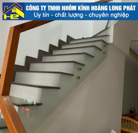 Lan Can Cầu Thang Kính Mẫu 2